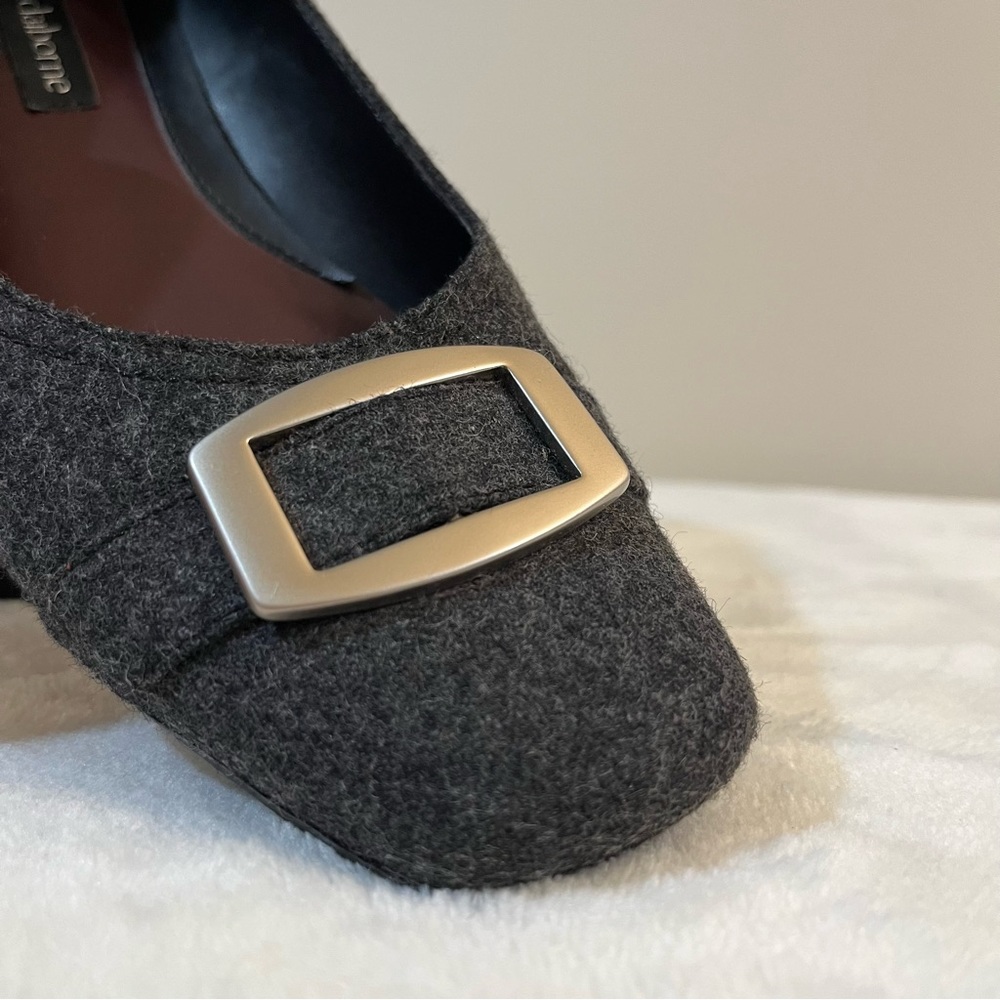 Ballet Flat Liz Claiborne Lilly Shoe Sz 7M Gray Felt
Excellent used Condition - Picture 2 of 5